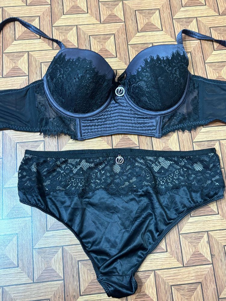 Lace Bra &amp; Panty Set