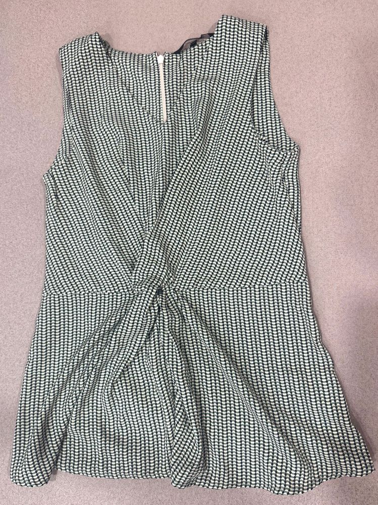 Chic Sleeveless Twist-Front Top