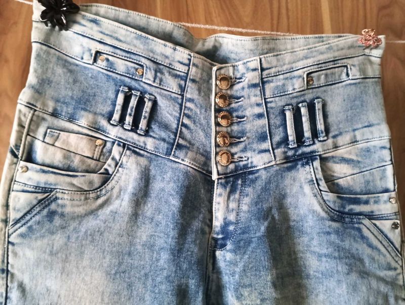 Stylish High-Waisted Jeans