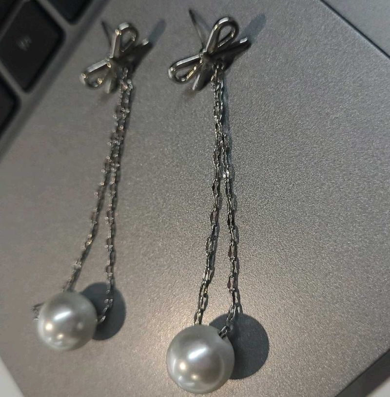 Pearl dangle earrings
