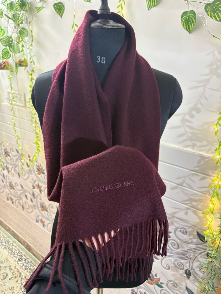 D&amp;G unisex with small flaw.