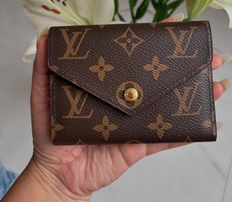 LOUIS VUITTON VICTORINE WALLET