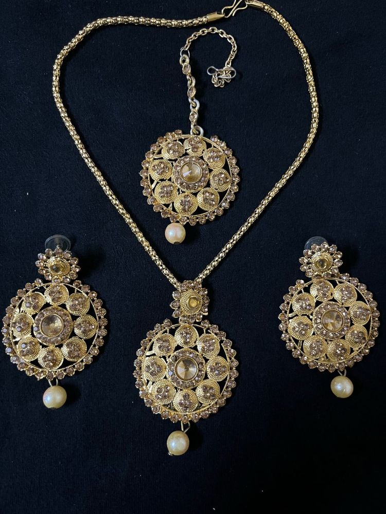 pendant Set with Tika