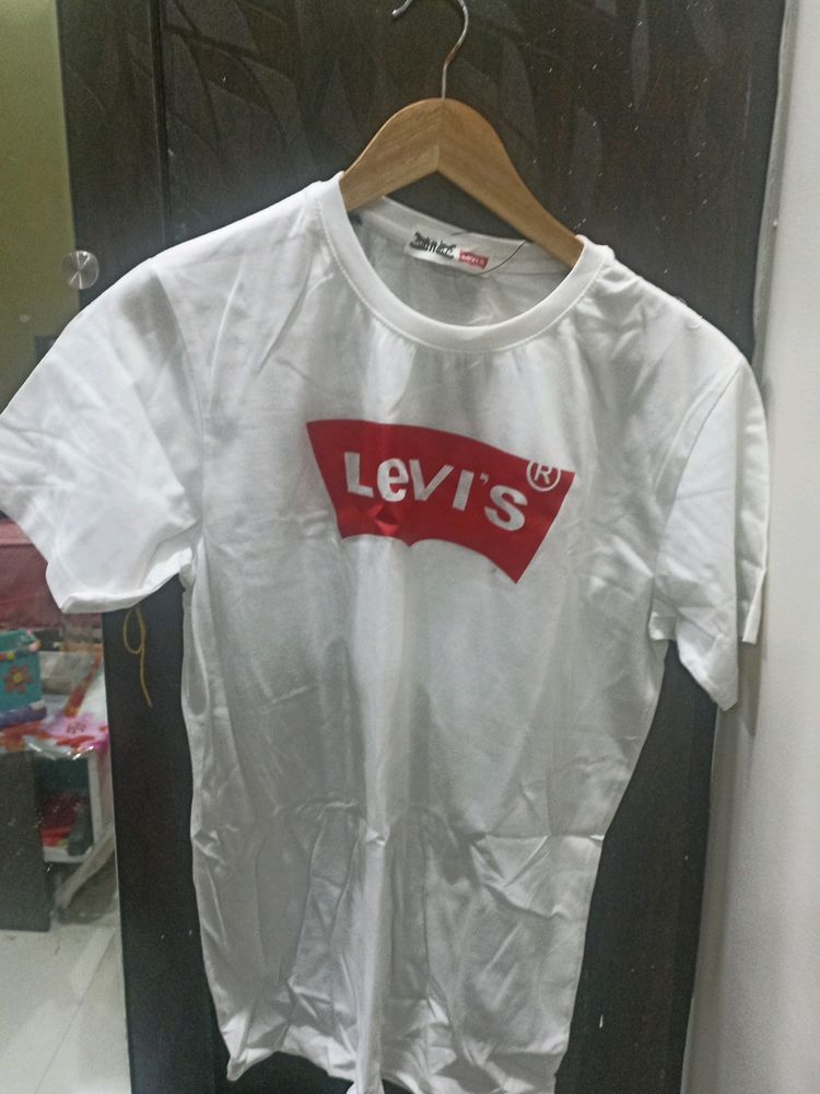 White Levis Print T-shirt Size L