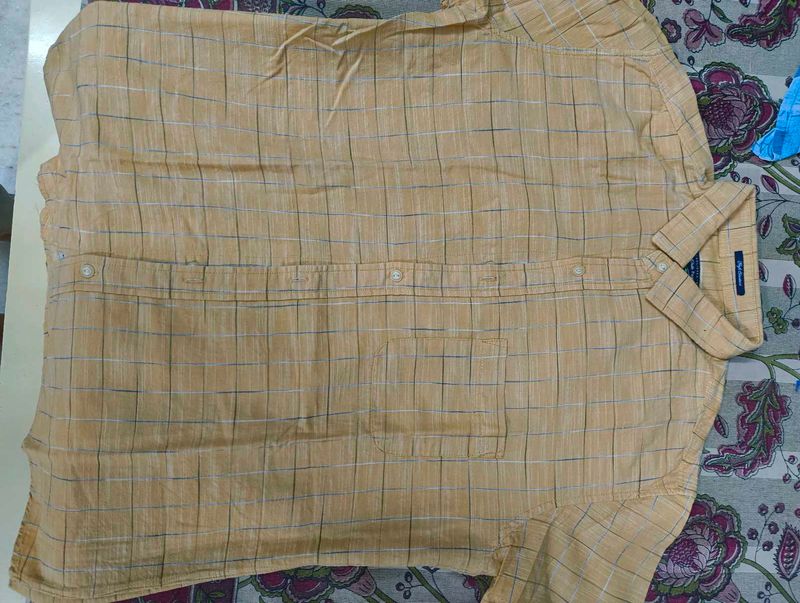 Men&#39;s Plaid Button-Down Shirt