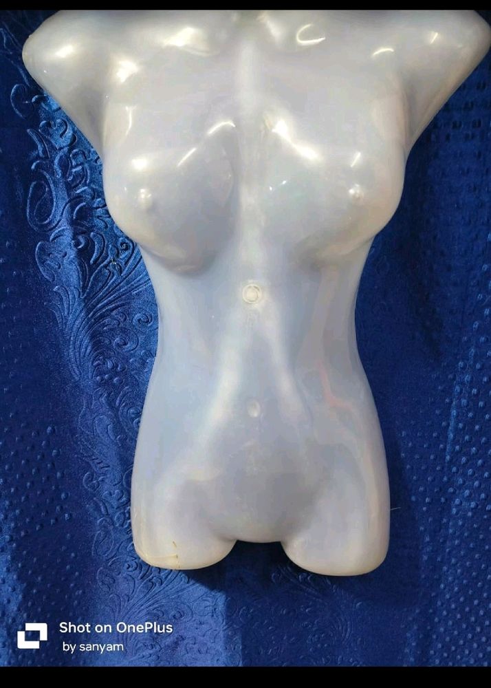 Dumi Sut Hanger