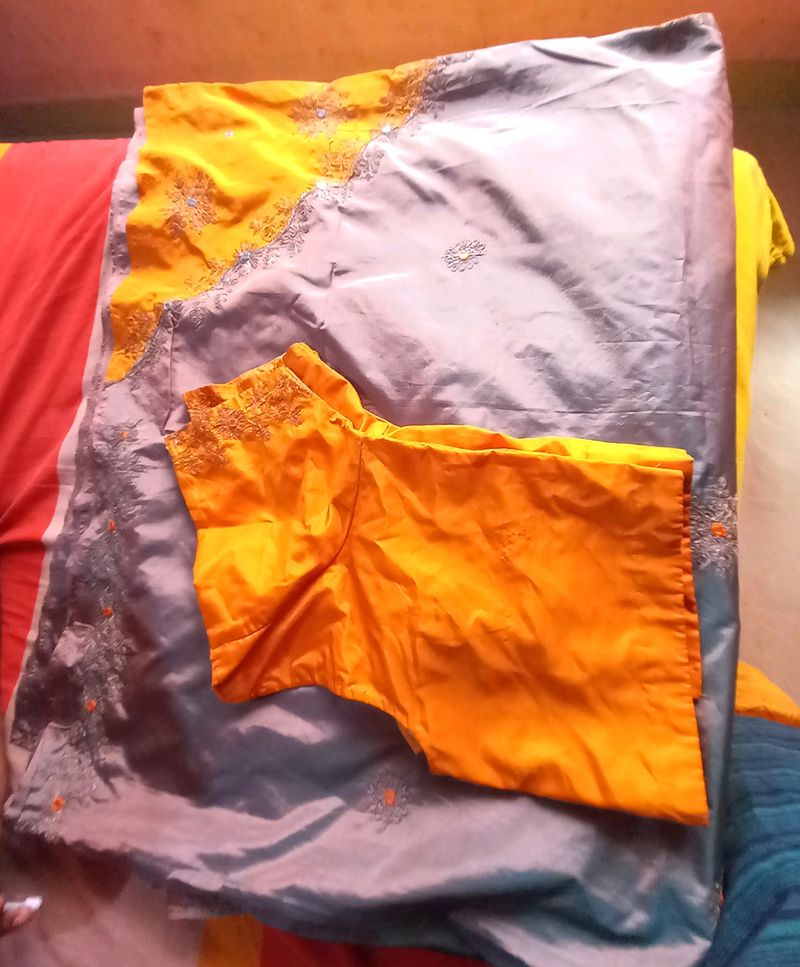 Dubble Colour Saaree With Blouse.