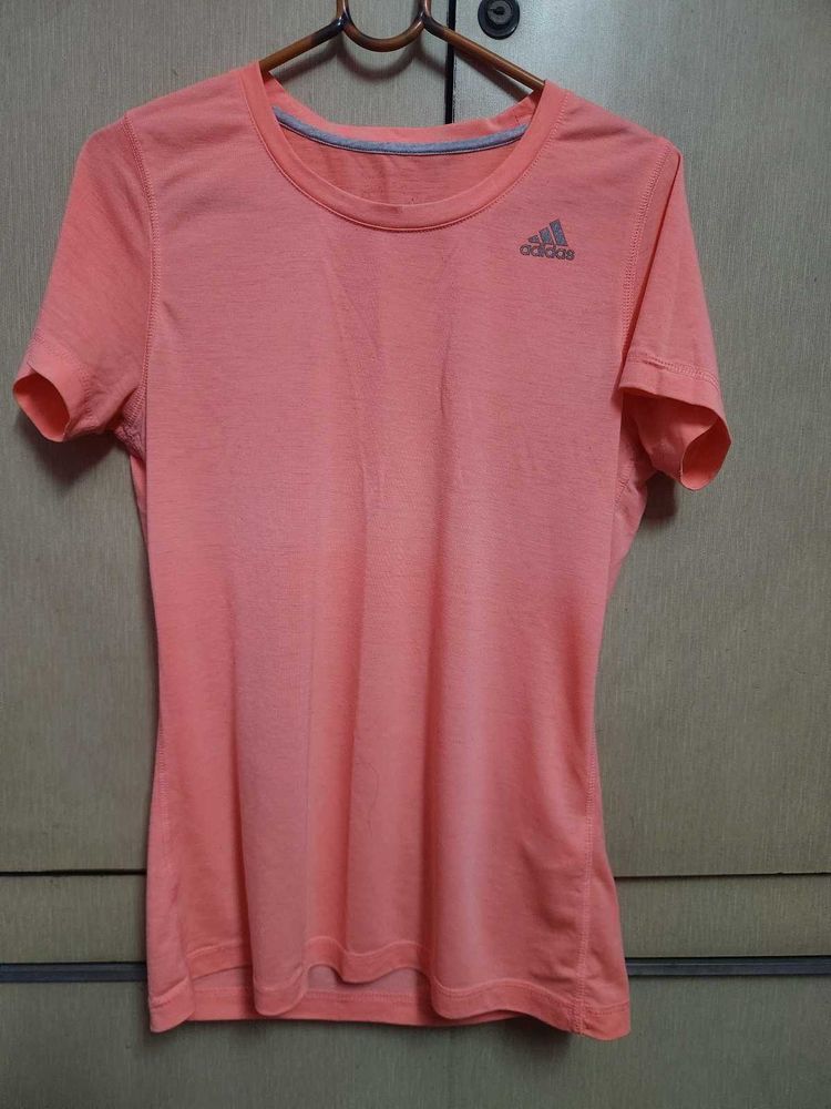 Adidas Women&#39;s T-shirt