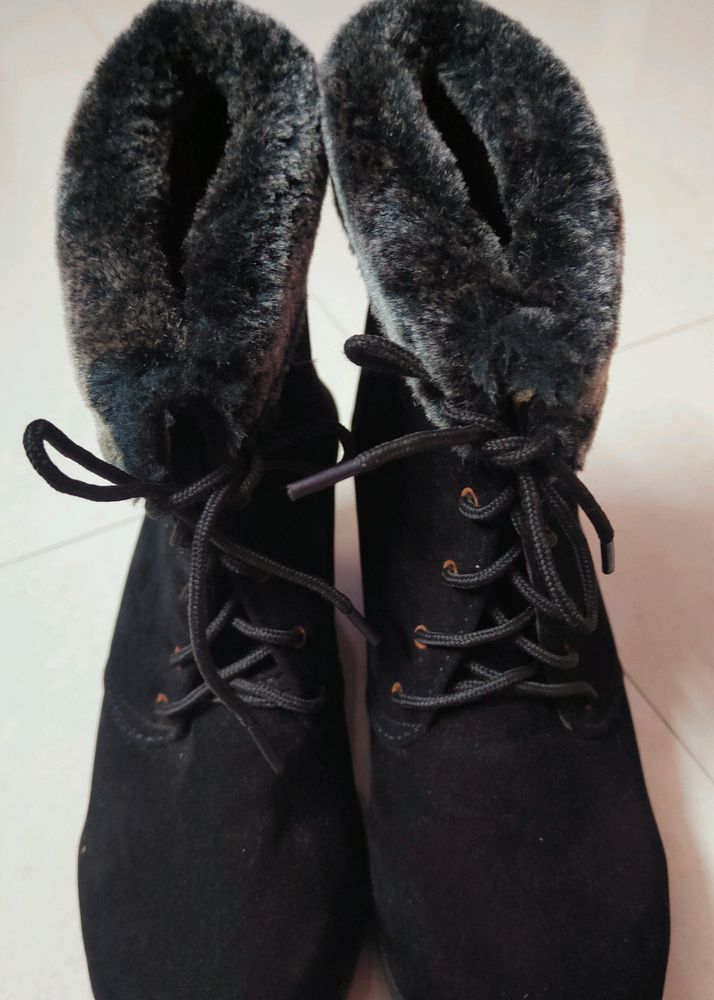 Black Suede Ankle Boots with Fur Trim
