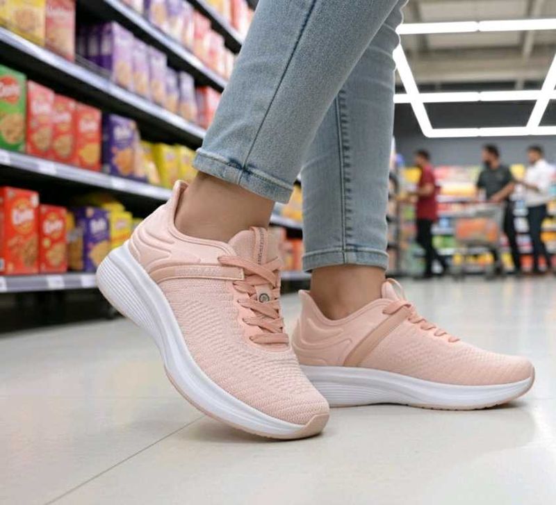 Women&#39;s Woodland Sneaker Size 8🔥