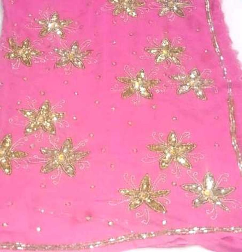 MAKE OFFER 💖 Pink Floral Embroidered Saree