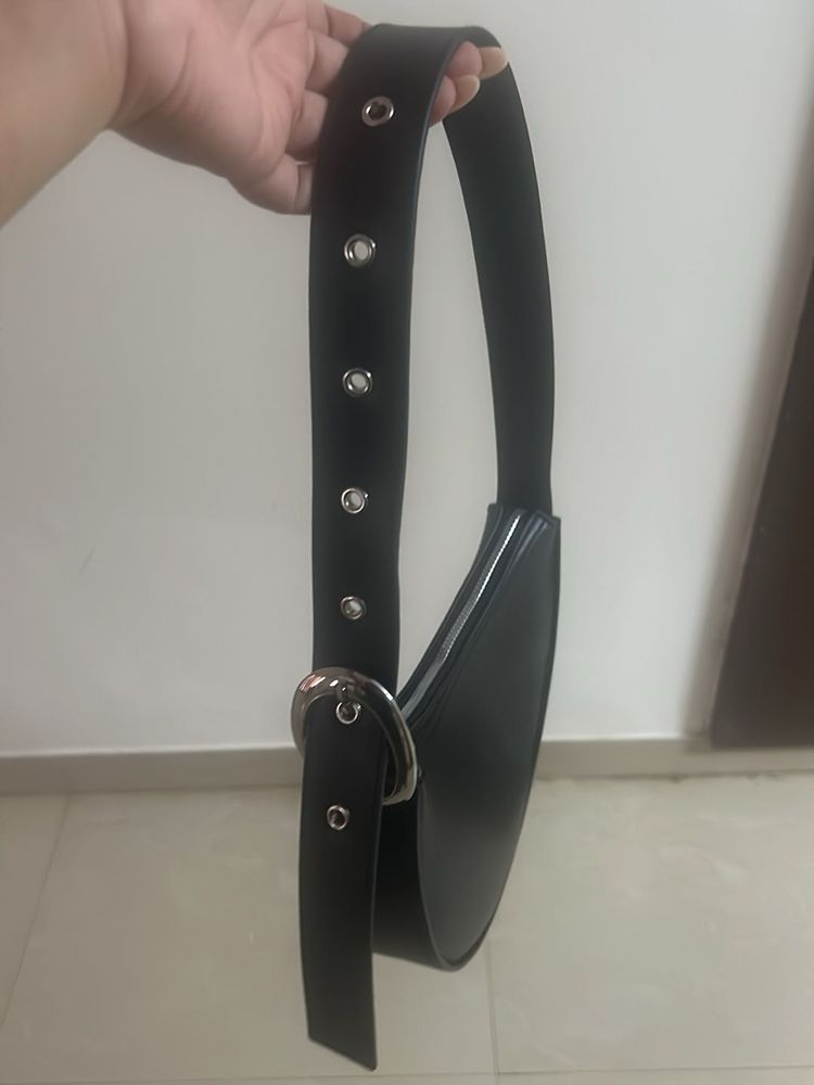 Black shoulder bag