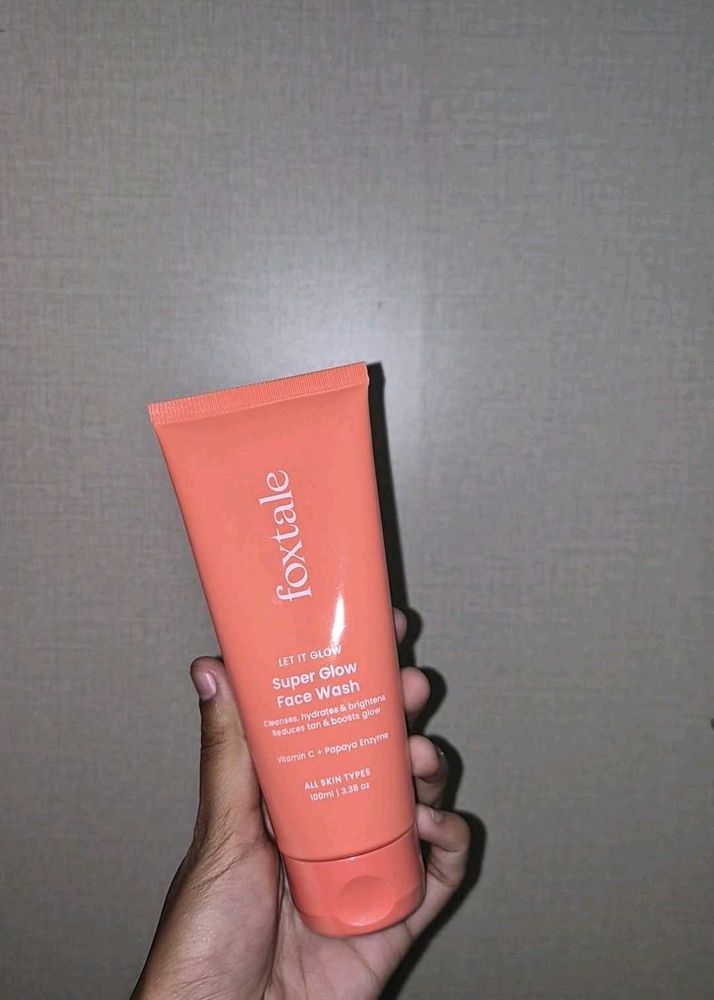 Foxtale Super Glow Face Wash