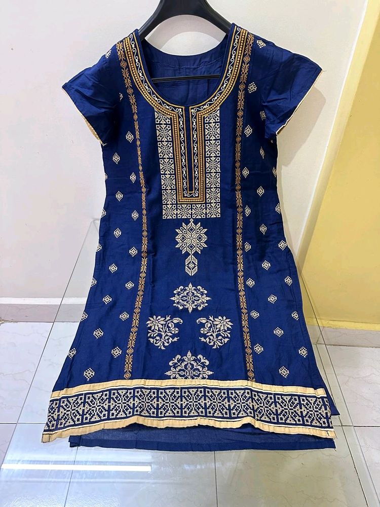 Women&#39;s Short Kurta