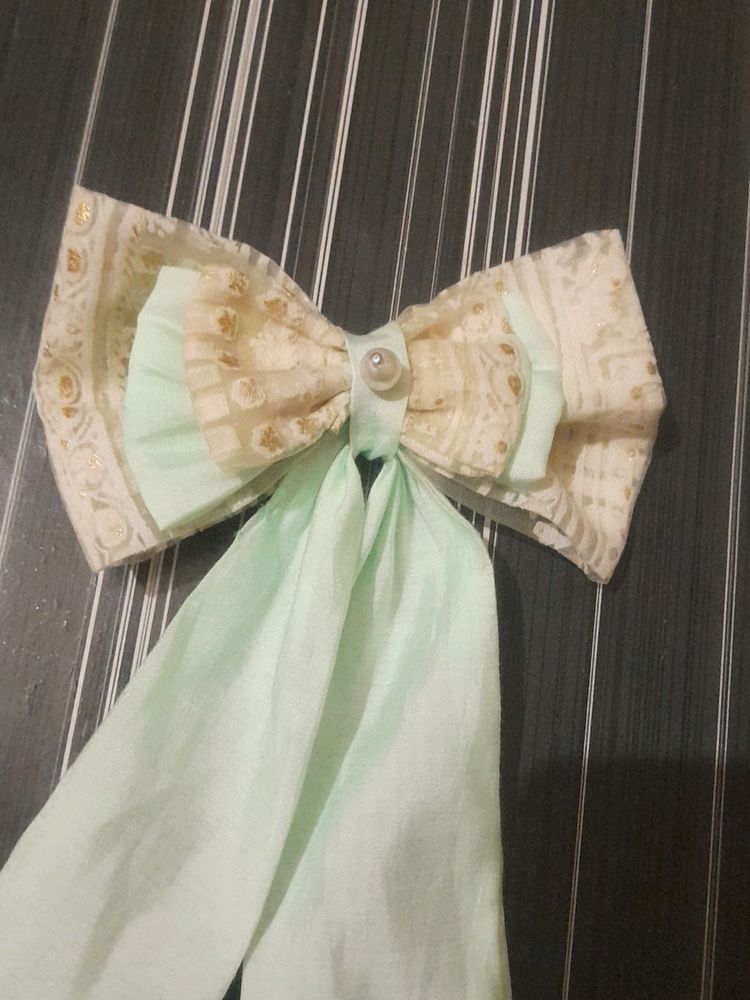 Price Reduced!!Hair Clip In Bow Style💫