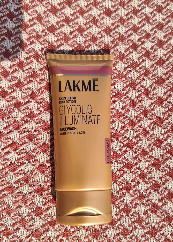 Lakme Glycolic Illuminate Facewash
