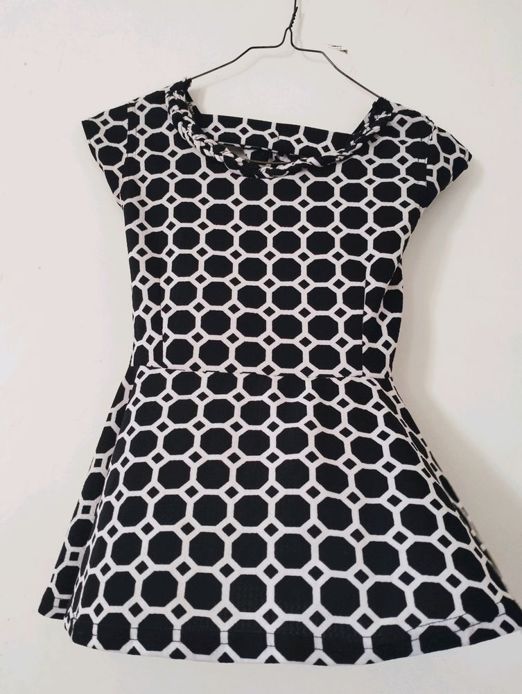 New Black &amp; White Top