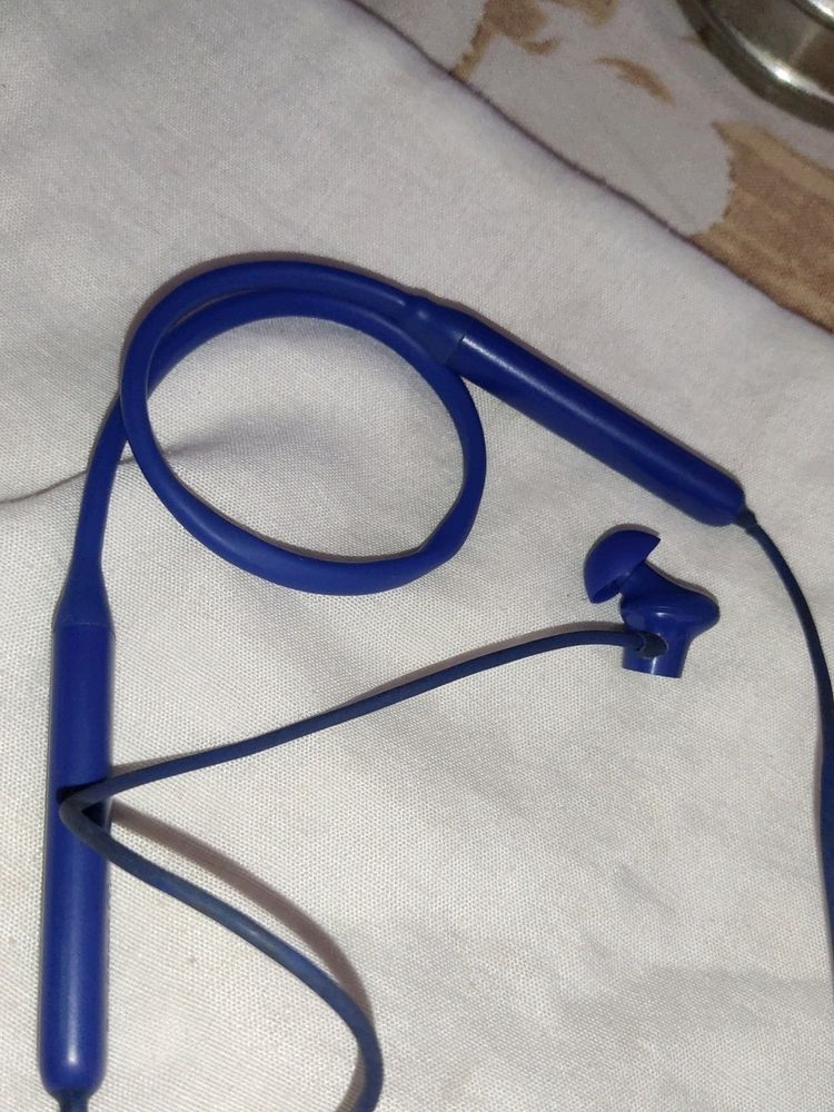 ONEPLUSS HANDFREE GUYS THIS IS VERY GOOD CONDITION