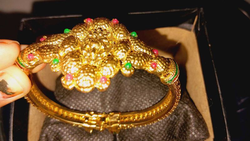 Stunning Gold-Tone Lion Bangle