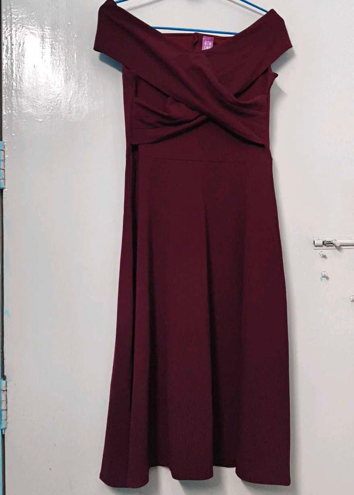 Elegant Maroon Midi Dress
