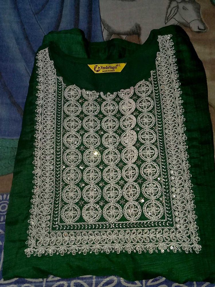 VoodeVogue Green Embroidered Kurti