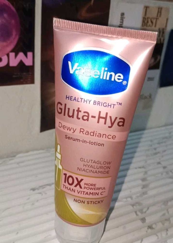 Vaseline Gluta-Hya Dewy Radiance Serum
