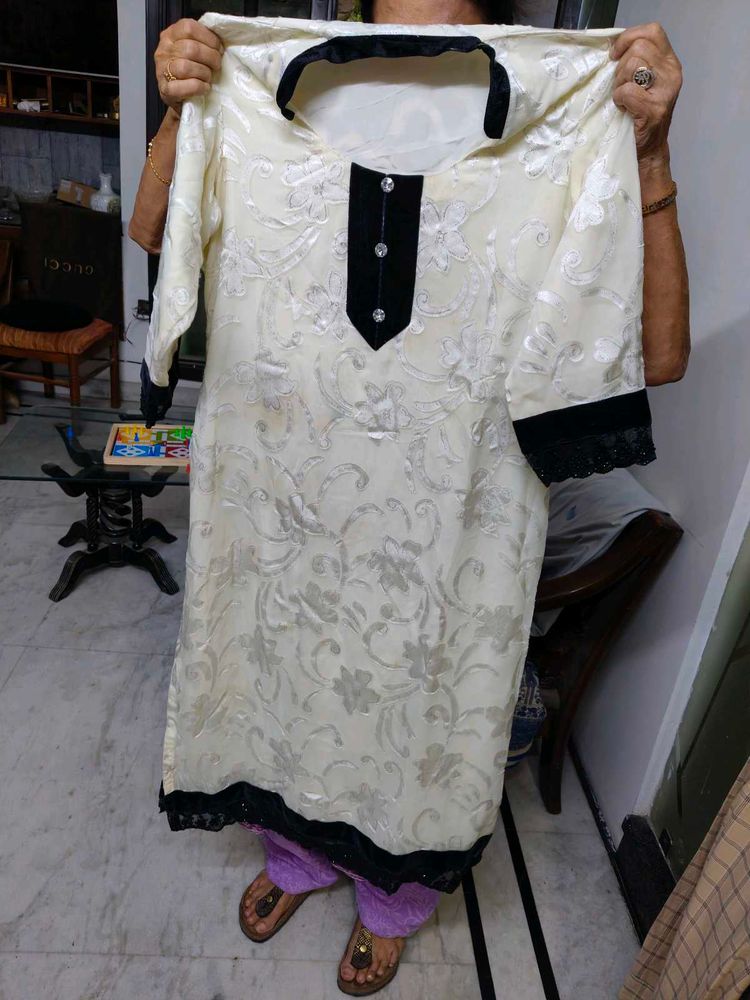 Suit White With Borders