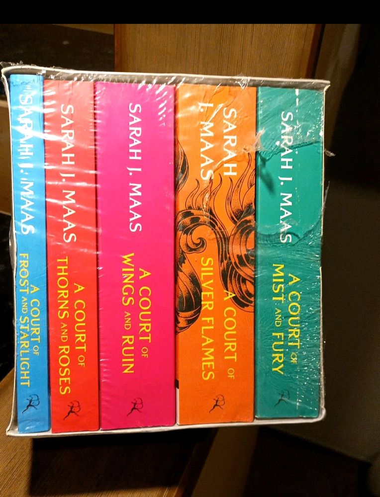 Sarah J Maas A Court Of Thorns And Roses