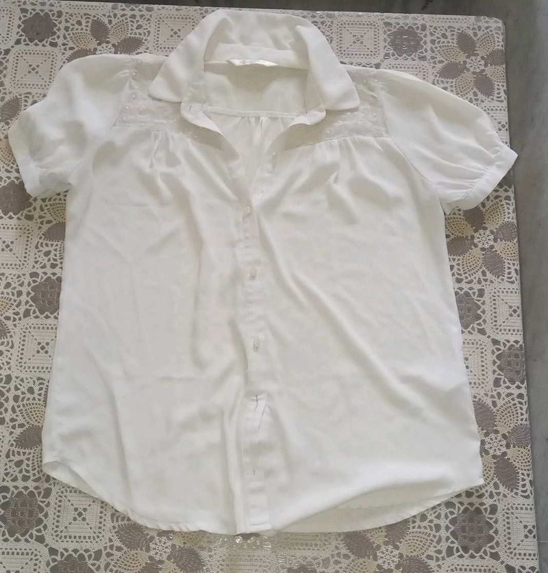 ✨️White Button-Up Top✨️