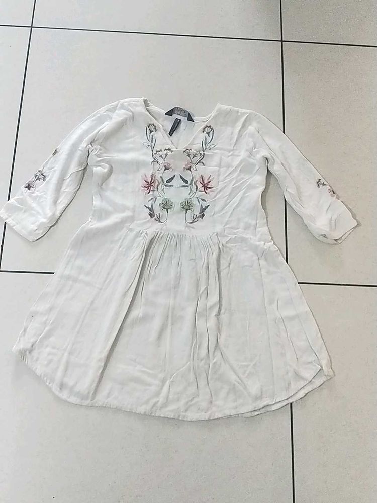 M Embroidery Top 🤍
