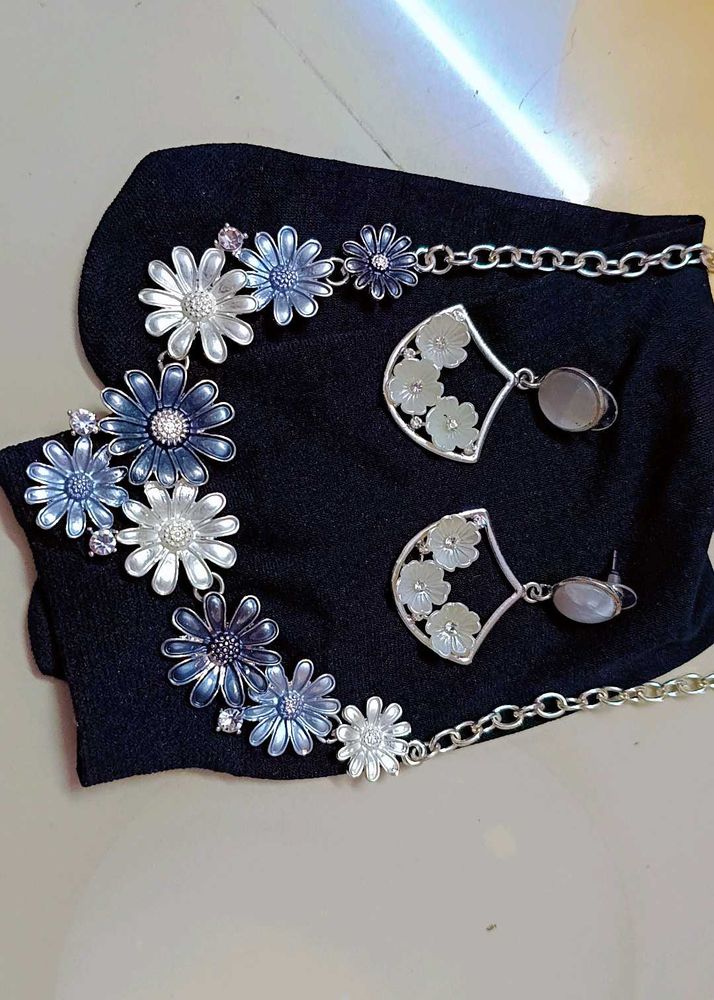Beautiful Jewelry Set And Earrings