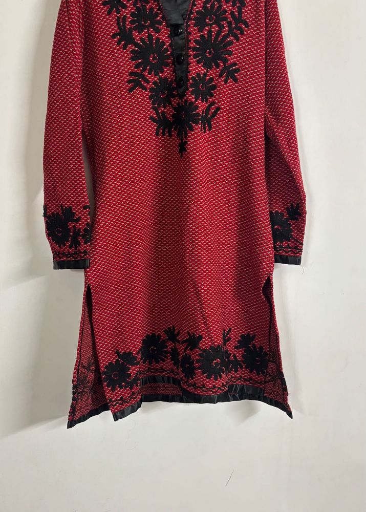 Red &amp; Black Embroidered Kurta