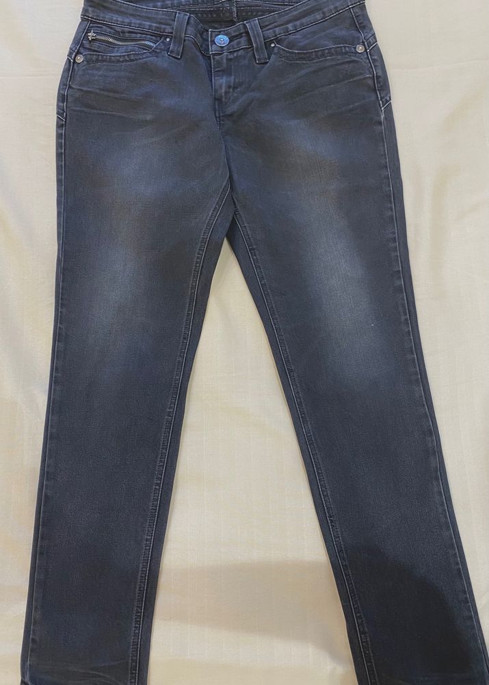 Levi’s Low-rise Black Jeans