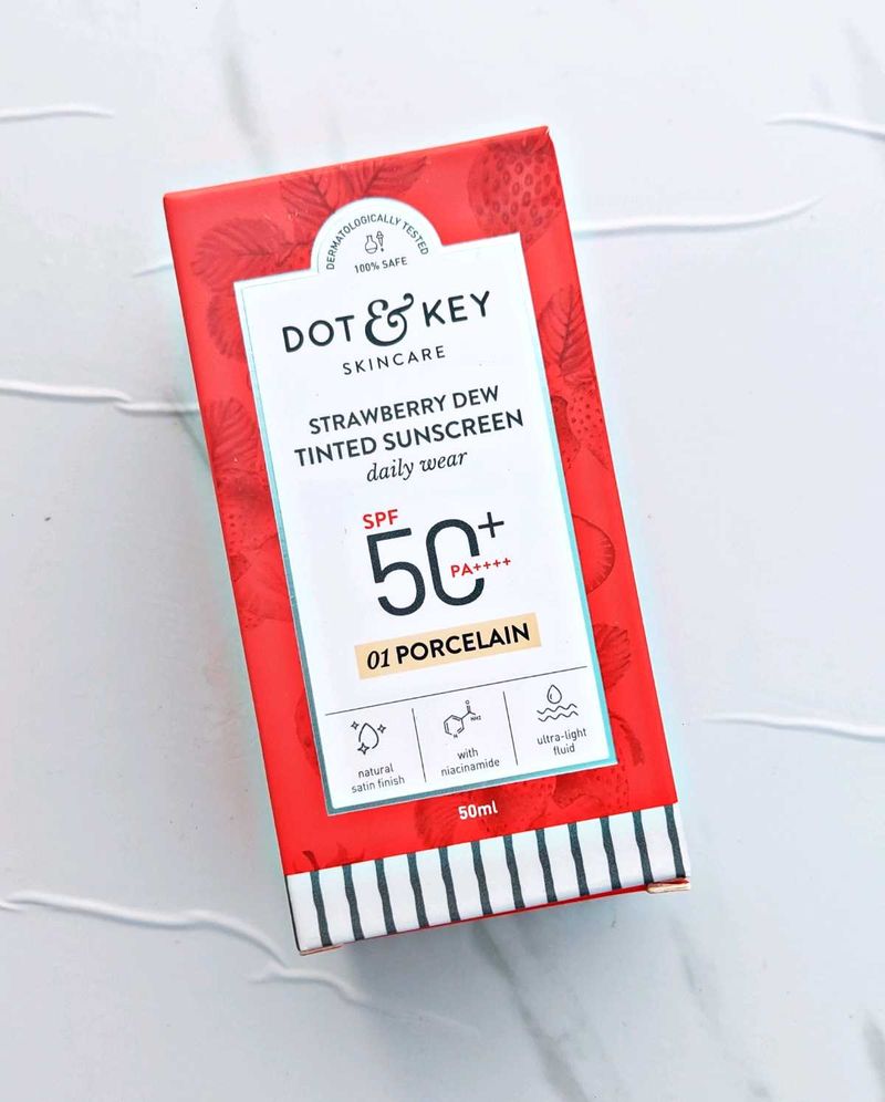 Dot &amp; key Strawberry Dew Tinted Sunscreen SPF 50+