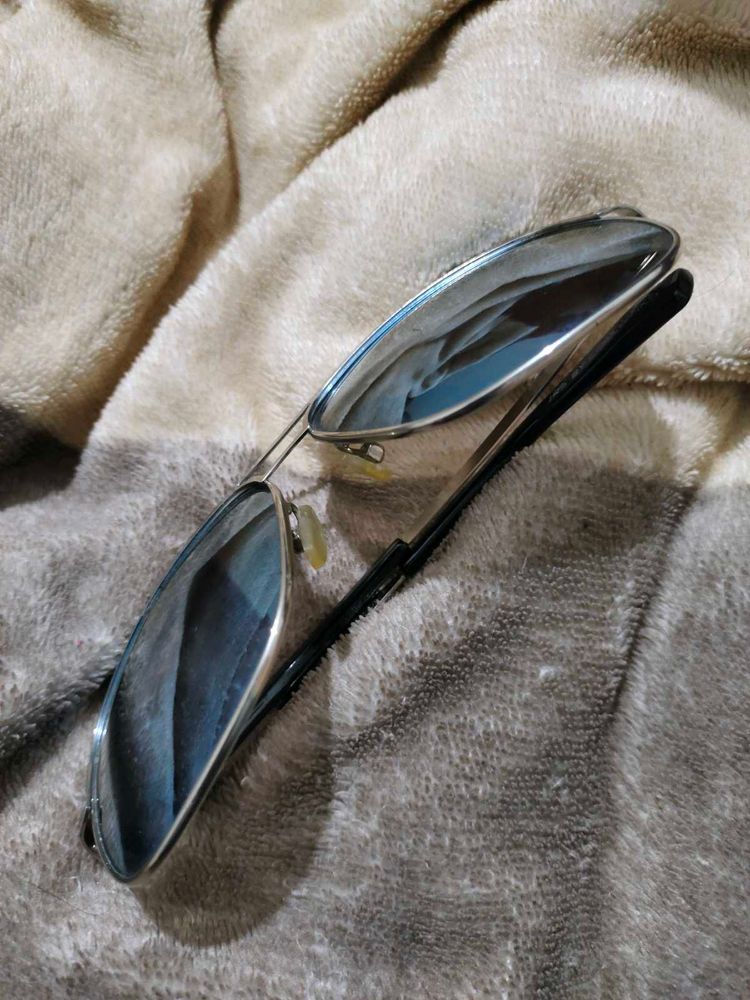 Stylish Aviator Mirror Sunglasses- Chrome Finish