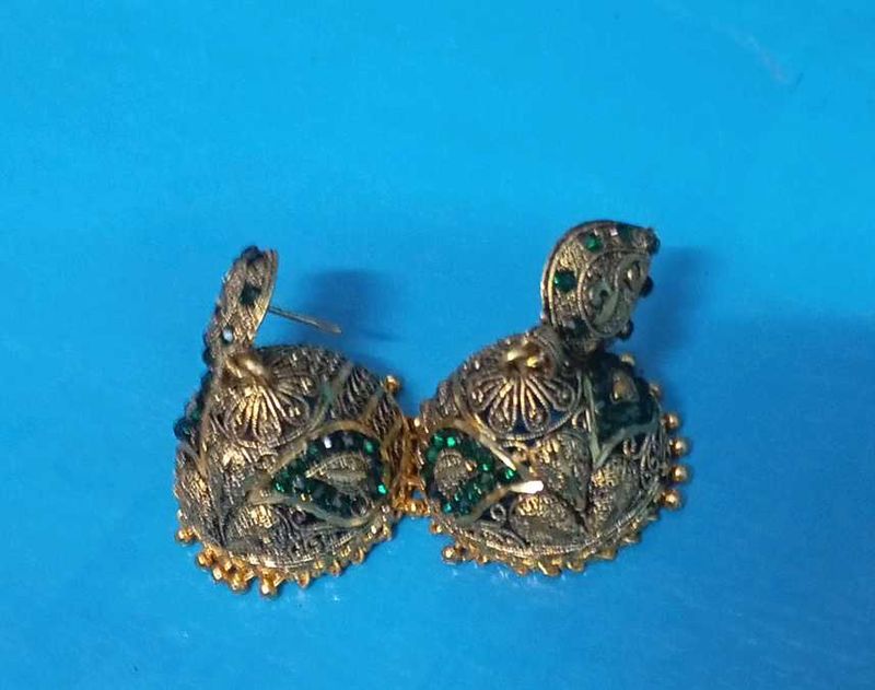 Stunning Gold &amp; Emerald Jhumka Earrings