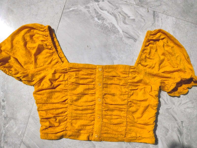 Women&#39;s yellow floral print crop top