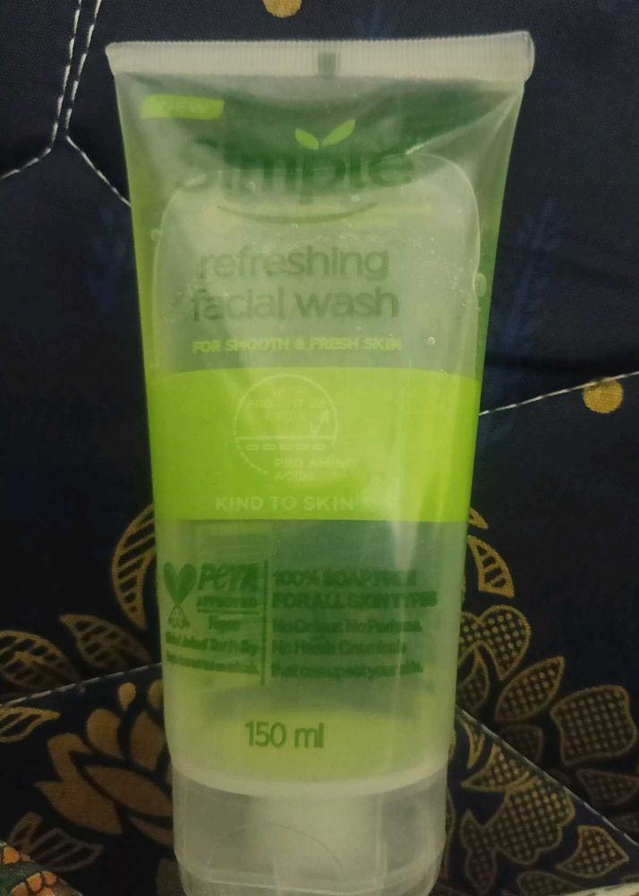 Simple Refreshing Facial Wash