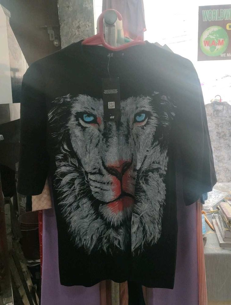 Lion Graphic Black T-Shirt