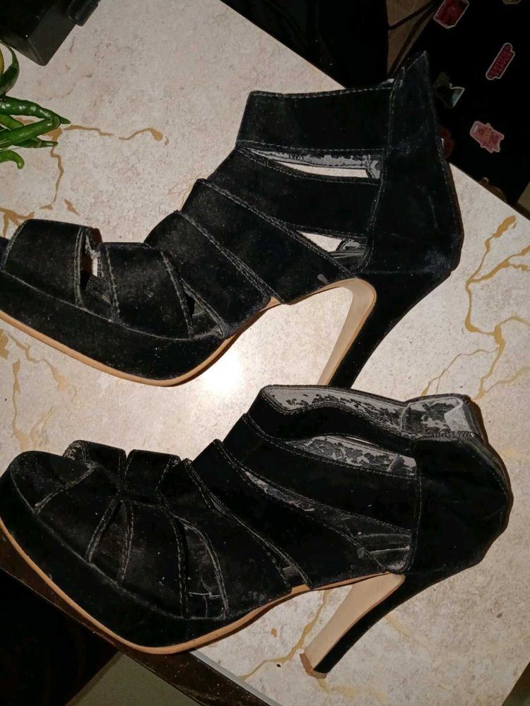 Black wedges heels