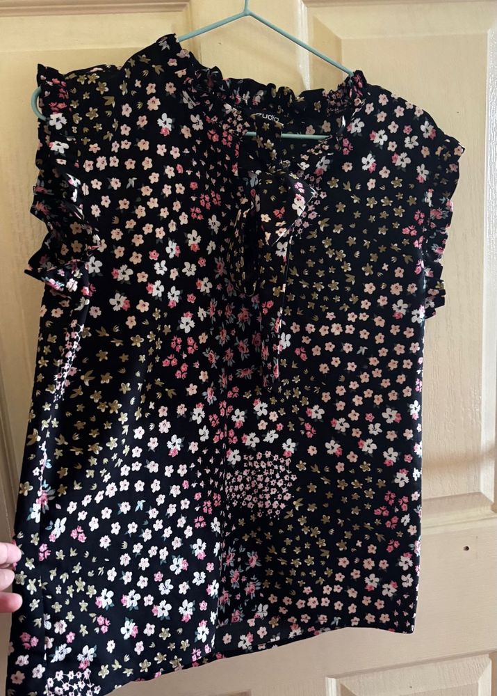 Floral Ruffle Sleeveless Top