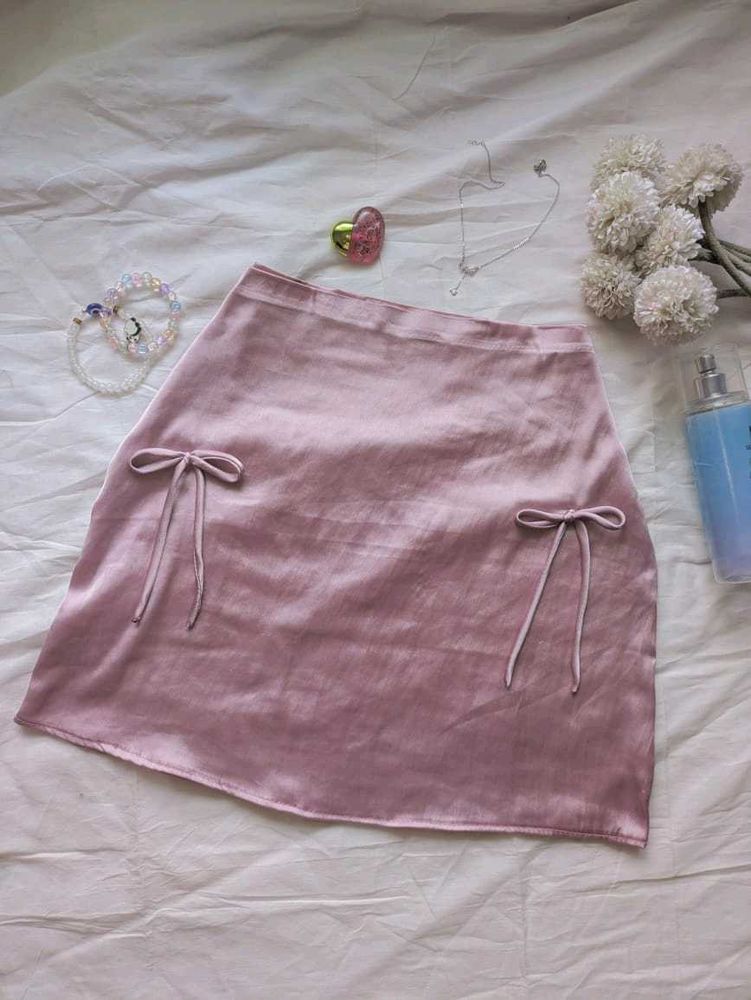 Y2k mini skirt with bow detail 🎀