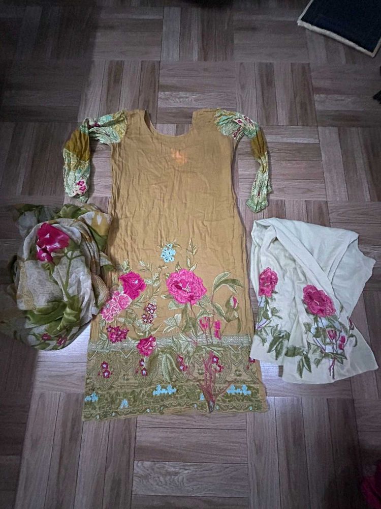 Floral Embroidered Salwar Kameez