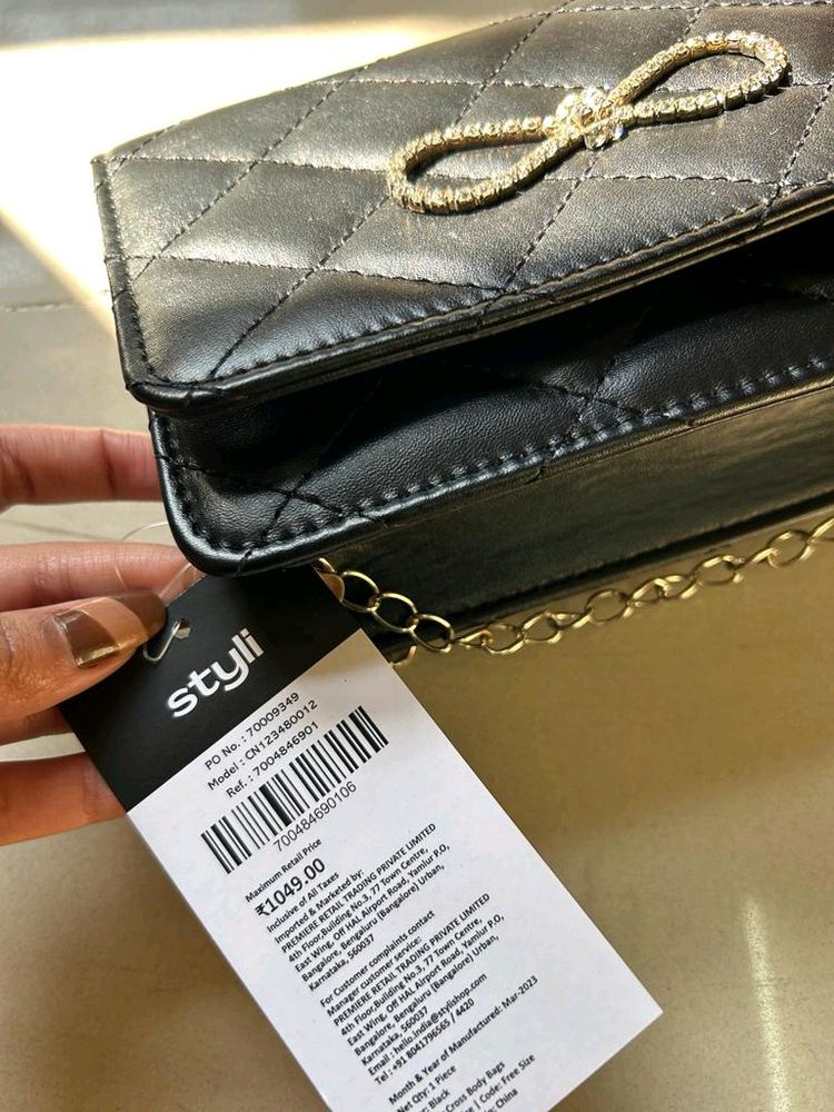 Styli Black Quilted Shoulder Bag