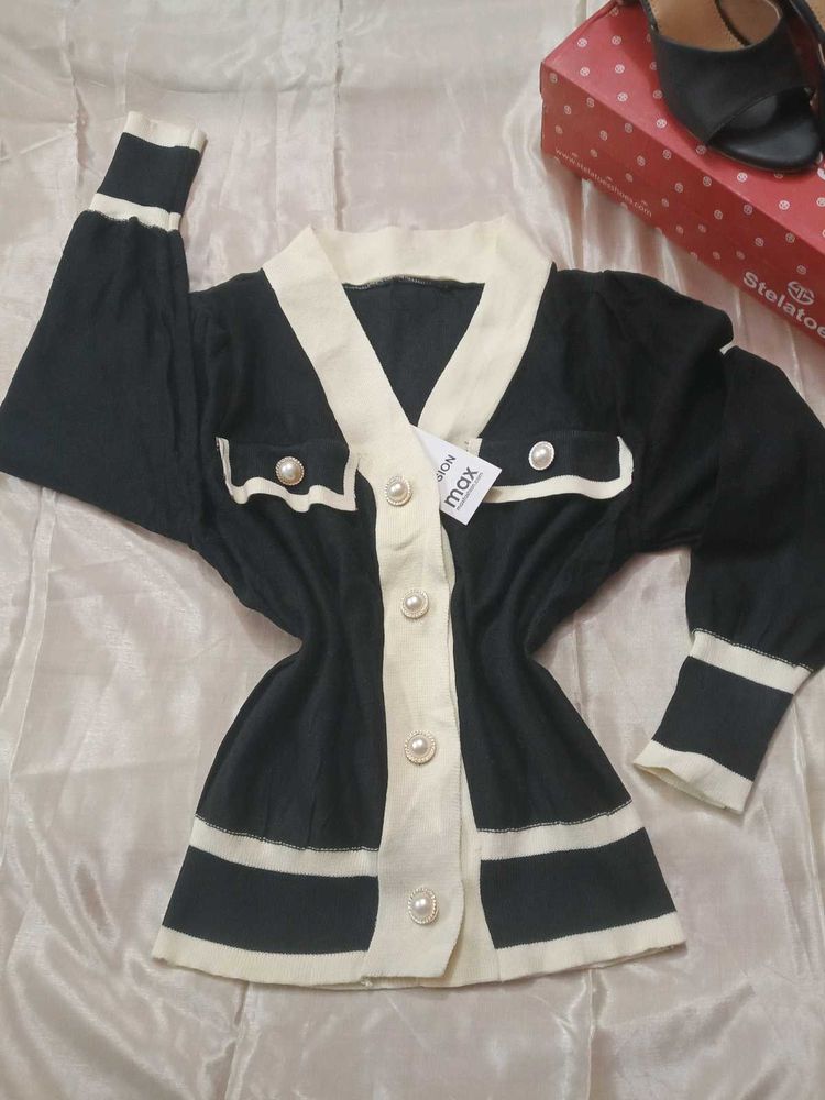 Chic Black &amp; White Top