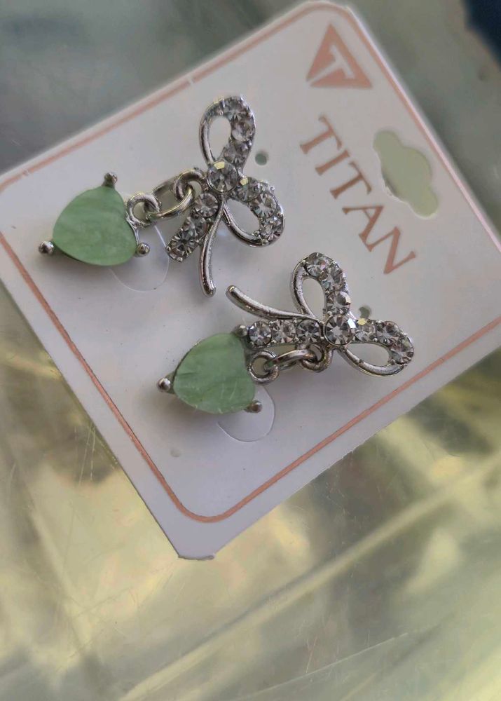 Titan Green Heart Bow Earrings