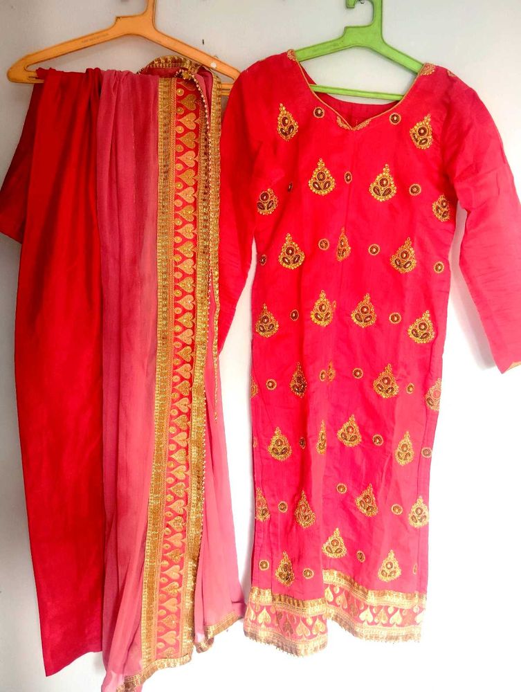 Red &amp; Gold Embroidered Salwar Kameez