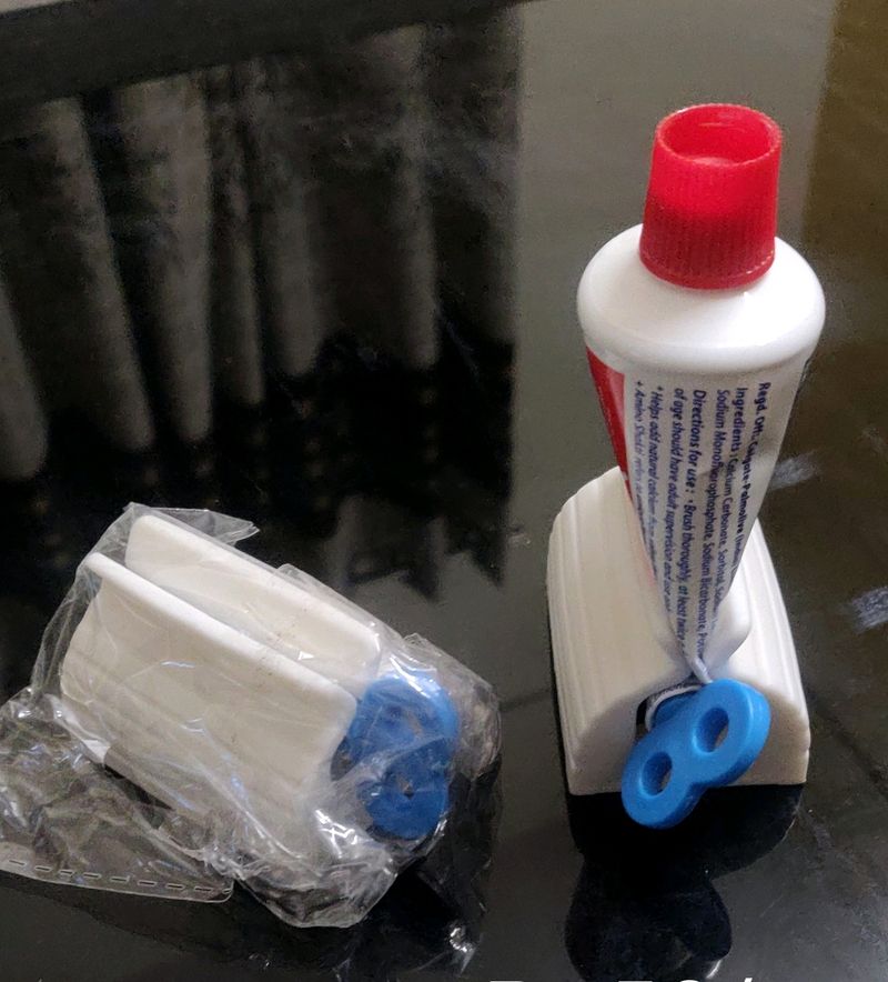 🆕🔥 Selling Fast 😍Toothpaste Squeezer