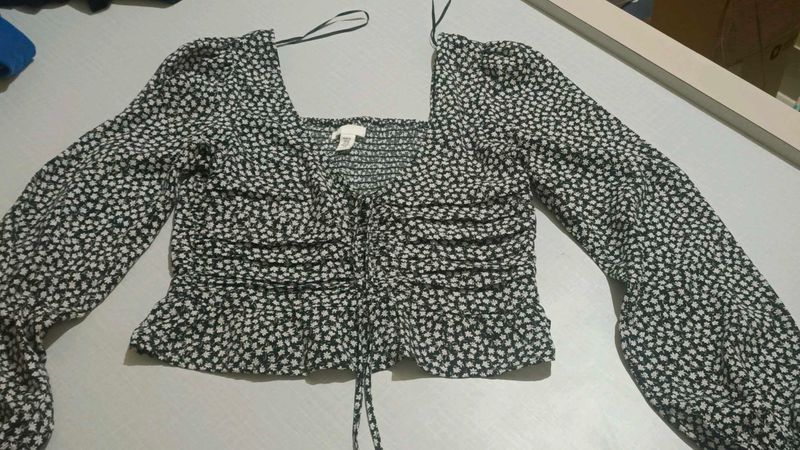 H&amp;M Black Daisy Print Top