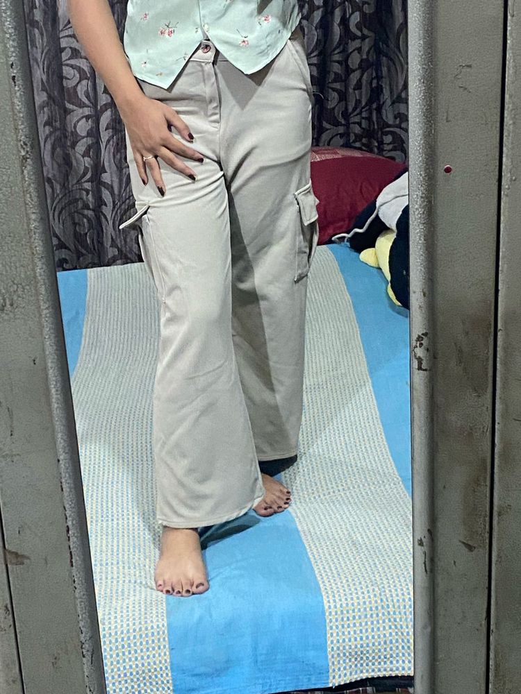 biege cargo pants